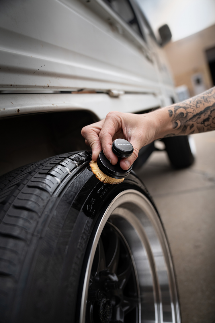 Blackline® Tire Shine Applicator Brush